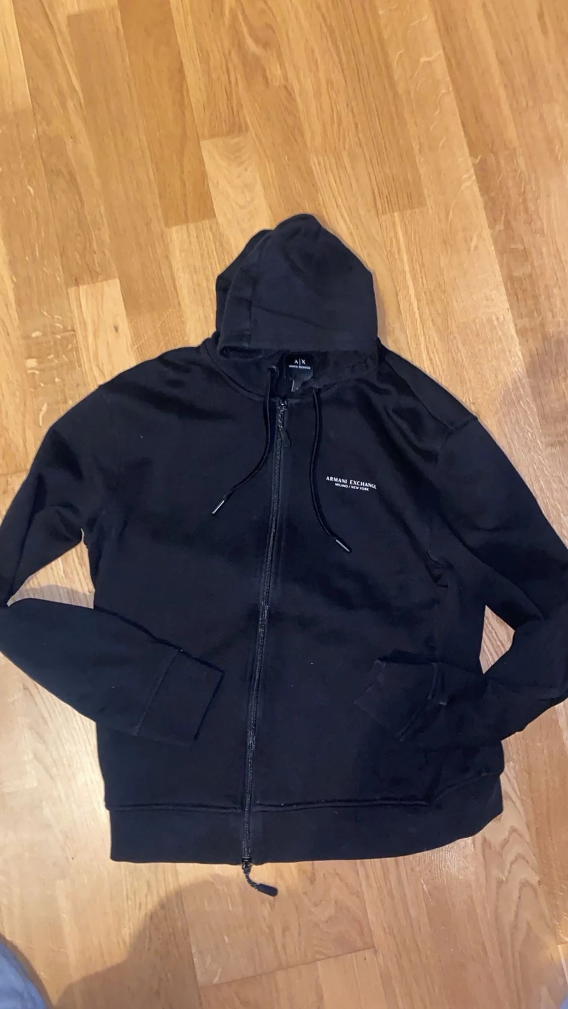Svart hoodie från Armani Exchange