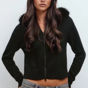 Fur hoodie - Fin kofta/hoodie från Gina tricot som inte är använd alls, prislappen finns inte kvar dock❤️i storlek S❤️