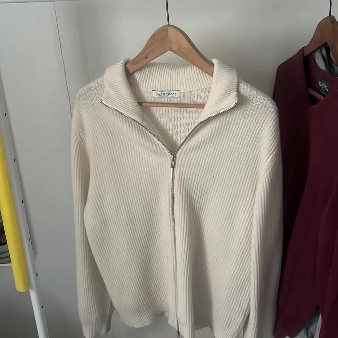 Vit ribbad kofta från Paul & friends