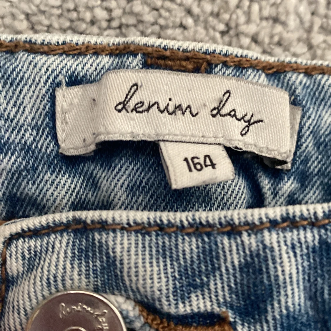 Ljusblå jeansshorts från Denim Day - 3