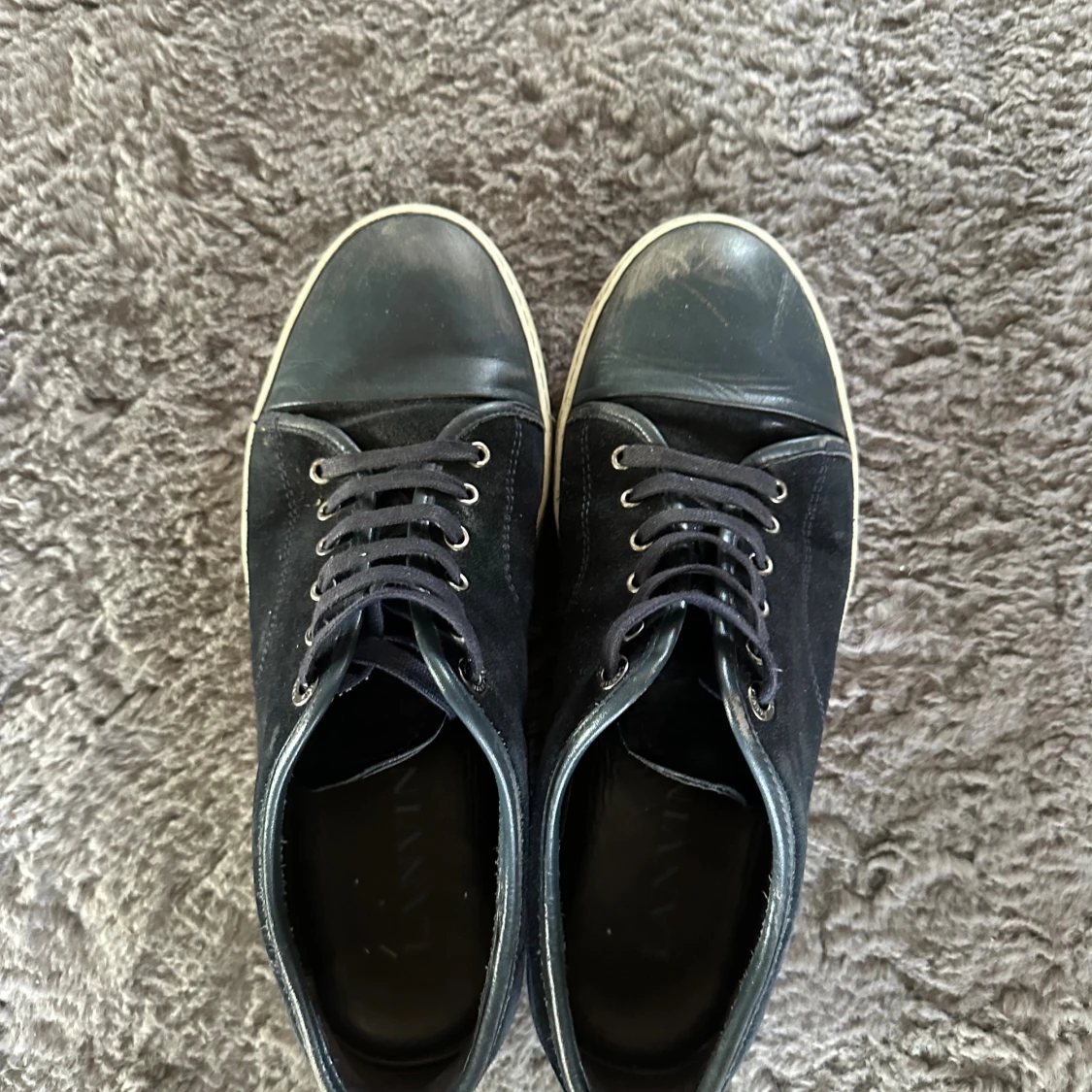 Svarta sneakers från Lanvin i mocka - 2