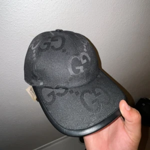 Svart jumbo gg keps - Svart jumbo gg keps. Knappt använt, storlek M. Hör av er om ni har några frågor🫡