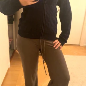 Brandy kabelstickad hoodie med zip - Såååå söt! Aldrig använd! 