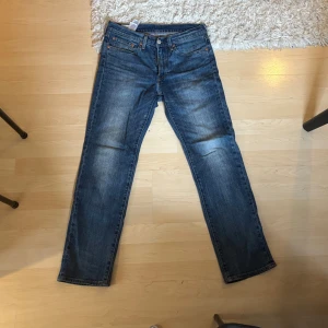 Levis 514 jeans - Snygga Levis 514 jeans i bra skick fråga vid mer bilder eller andra fundering!😀