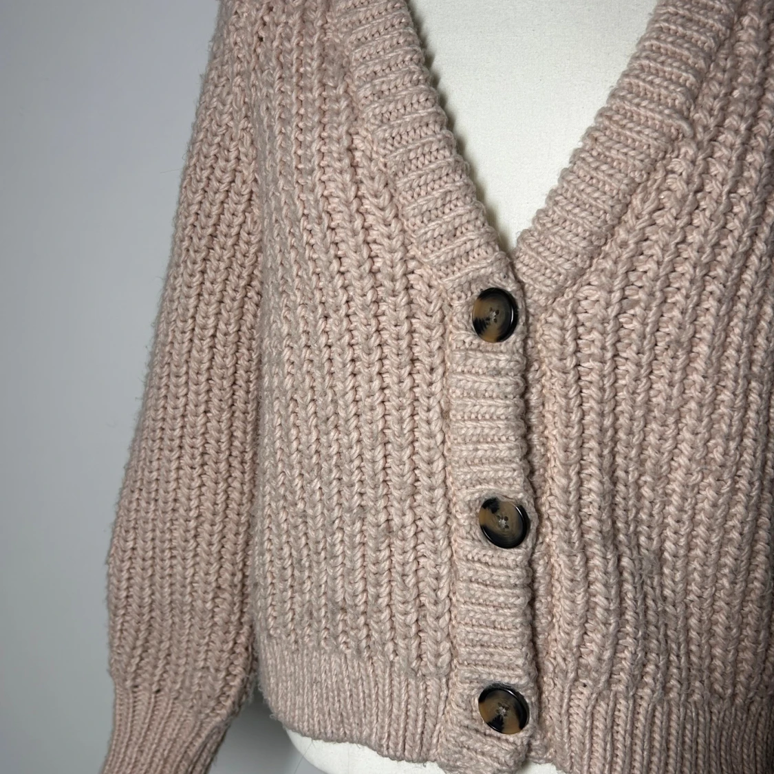 Stickad kofta med knappar h&m - 3