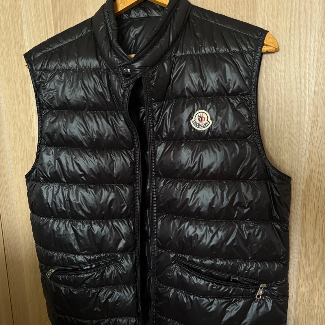 Svart Moncler väst