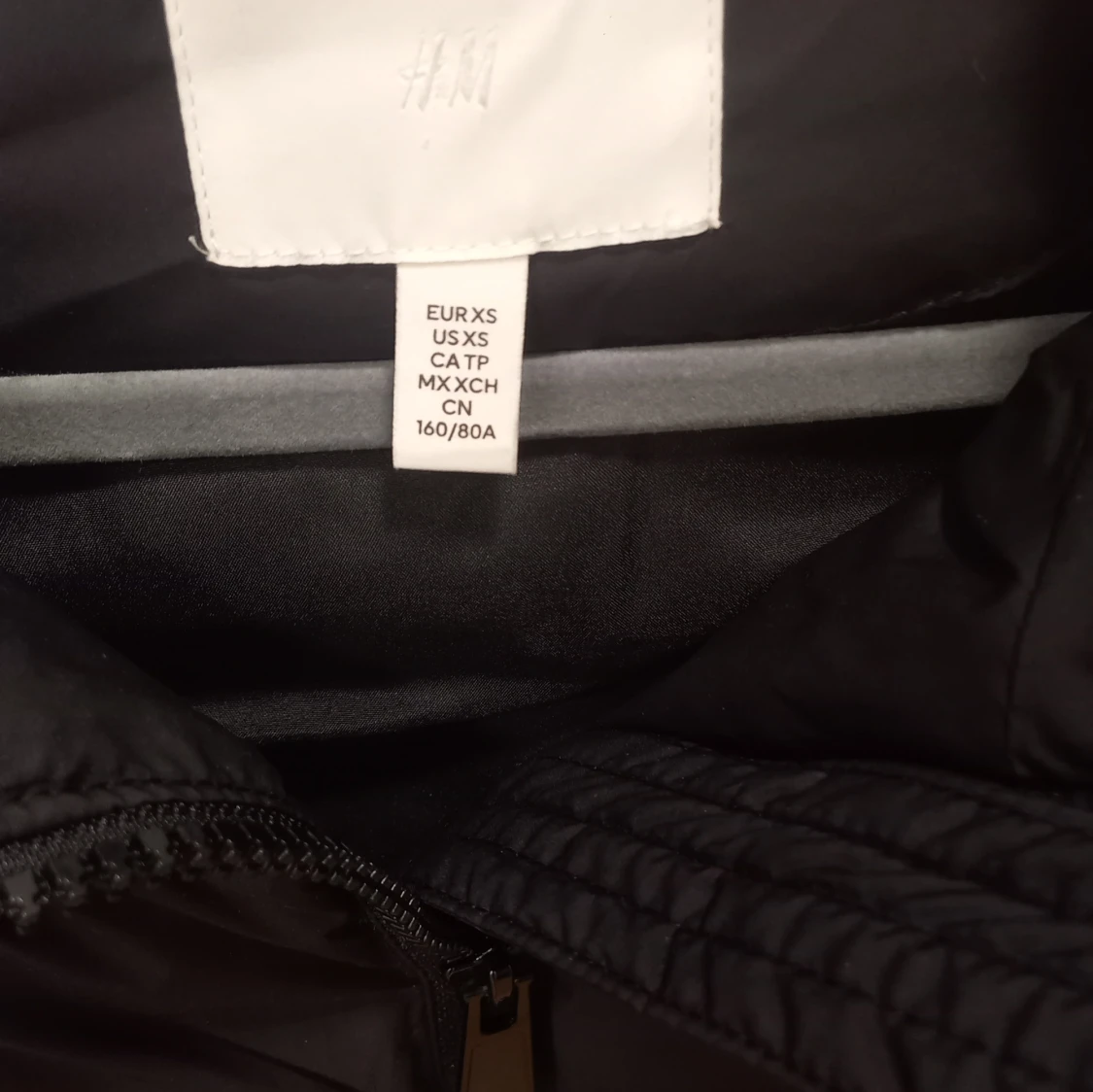 Svart dunväst från H&M XS - 1