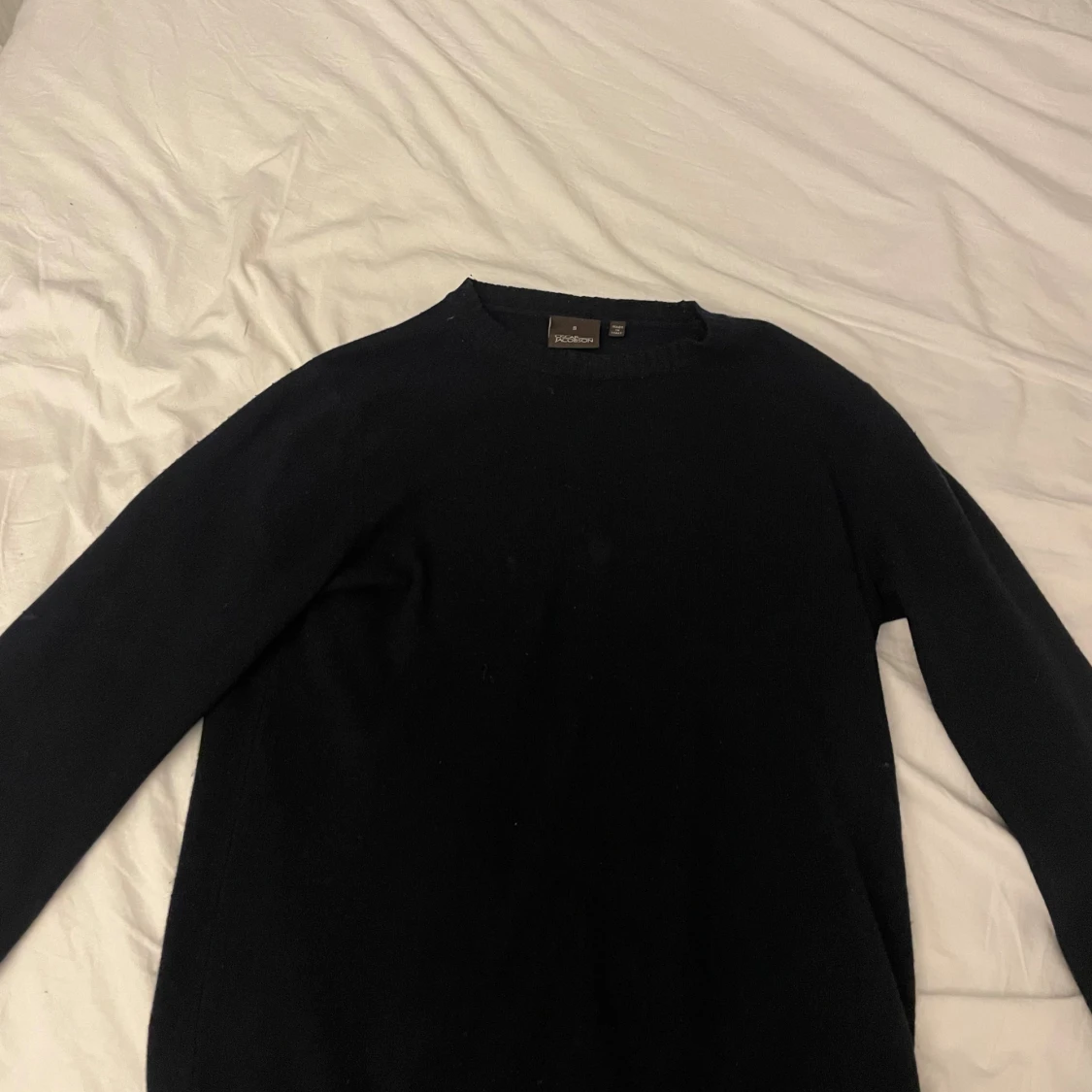Svart kashmirtröja från Oscar Jacobson
