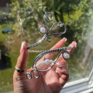 Armcuff - 🌸Går att böja ut eller in för att få din perfekta passform 🌺Gör även customs!! Skicka in bild eller din idé så kan vi nog säkert lösa det 🥰