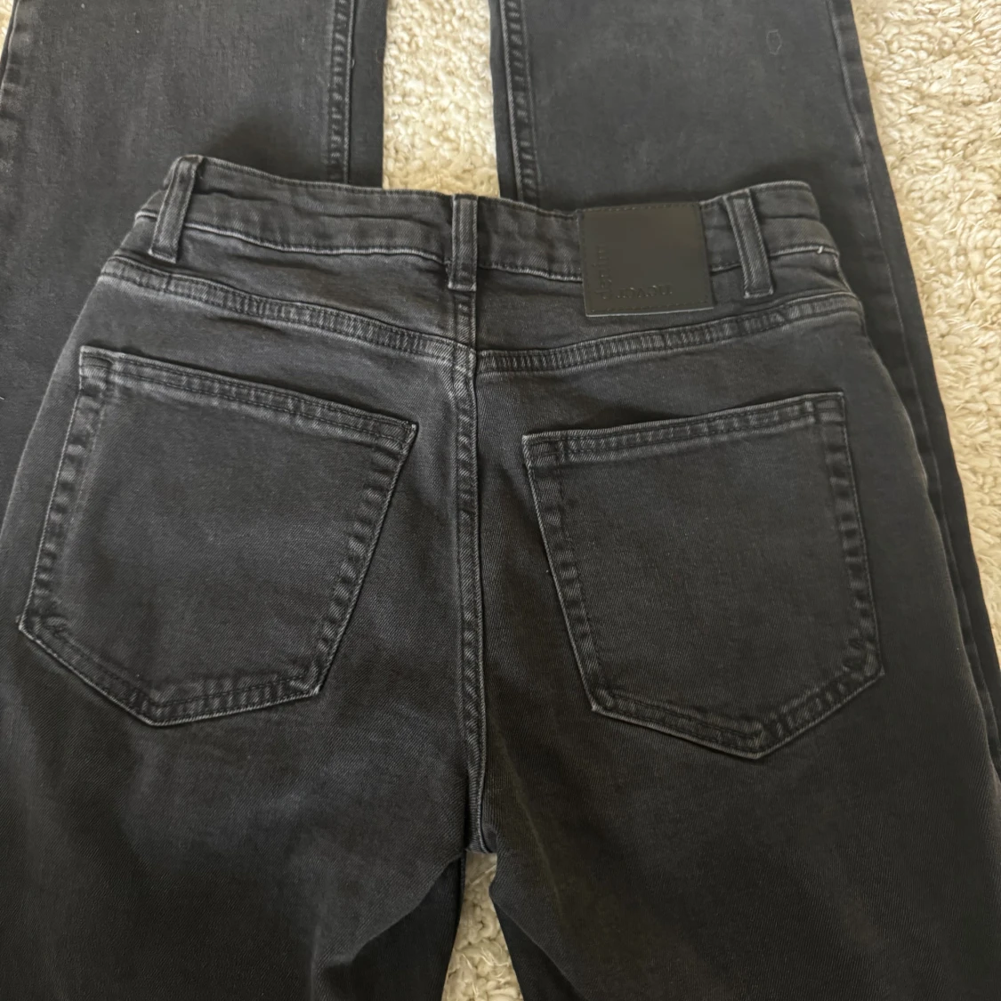 Svarta wide jeans från Gina Tricot - 3