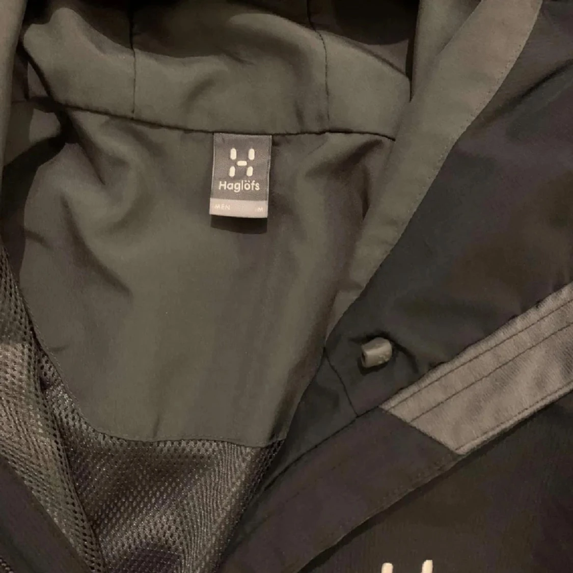 Svart vindjacka från Haglöfs, M - 2