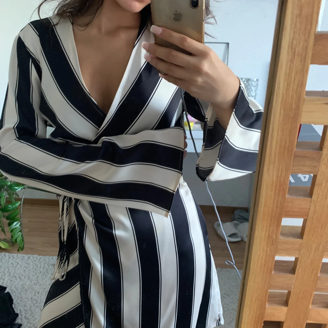 Randig omlottklänning med knyt