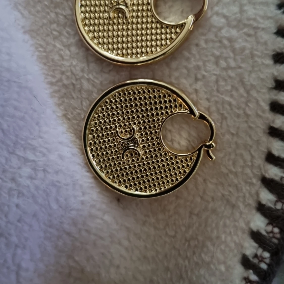 Guldörhängen från Celine Paris