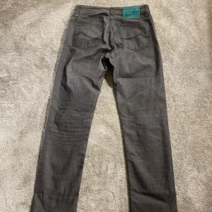 Jacob Cohen jeans - Hej! Säljer nu mina jeans från märket Jacob Cohen , storlek 31 bra skick, givetvis äkta. Tveka inte på att höra av dig om du har frågor eller funderingar kring jeansen !
