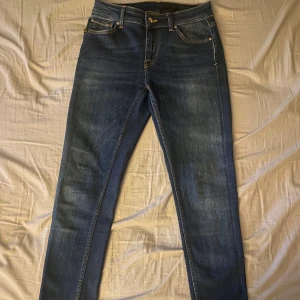 Tiger Of Sweden Jeans - Snygga blå jeans från Tiger of Sweden. Jeansen ser helt ny ut och är väldig skön. 