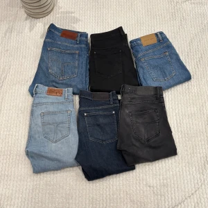 Tiger of sweden jeans bulk  - 5 par tiger of sweden jeans säljs i bulk. Skriv vid mer frågor of funderingar. 1 par är sålda. Olika storlekar