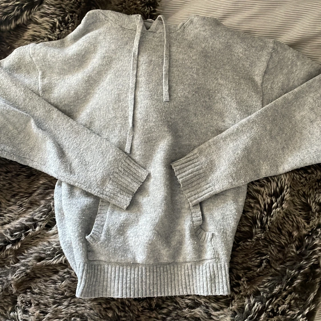 Grå stickad hoodie från Garage - 2