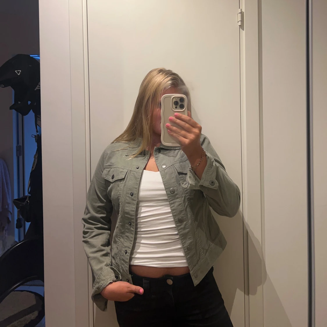 Grön jeansjacka med knappar - 1