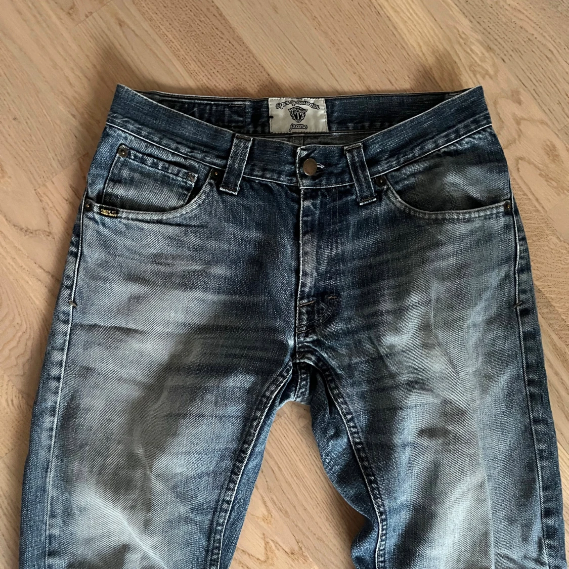 Blå jeans från Tiger Of Sweden med raka ben - 1