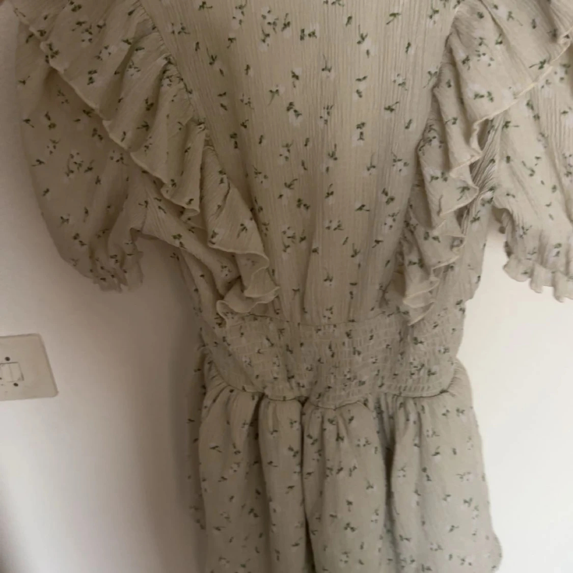 Beige blommig omlottklänning S - 1