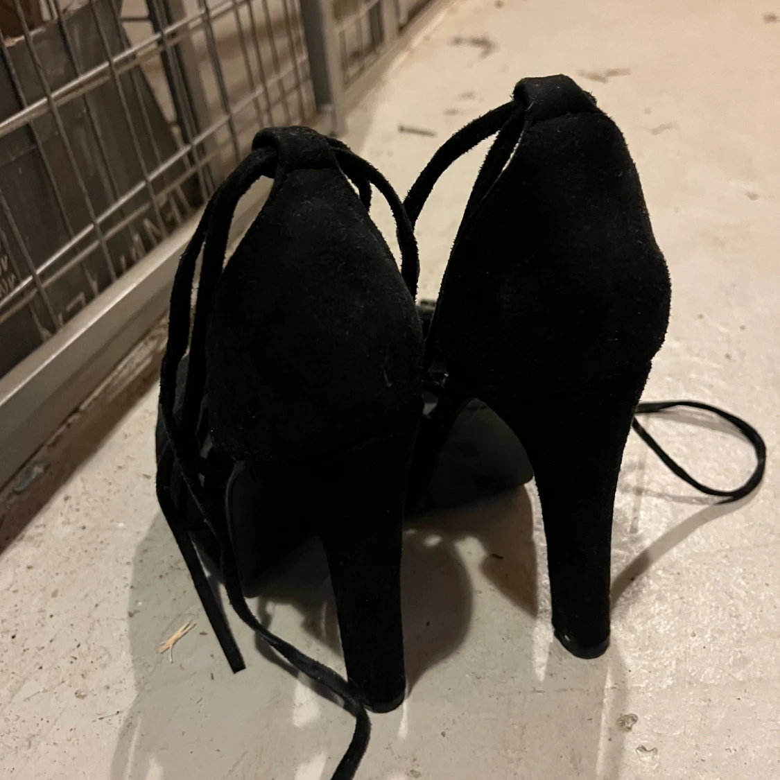 Svarta pumps med snörning från NLY ICONS - 2