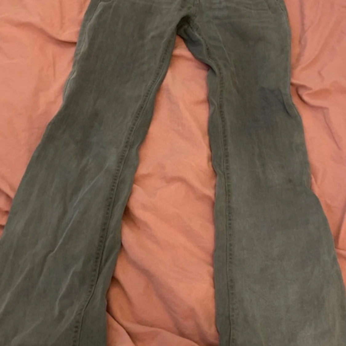 Grå bootcut jeans från Lindex