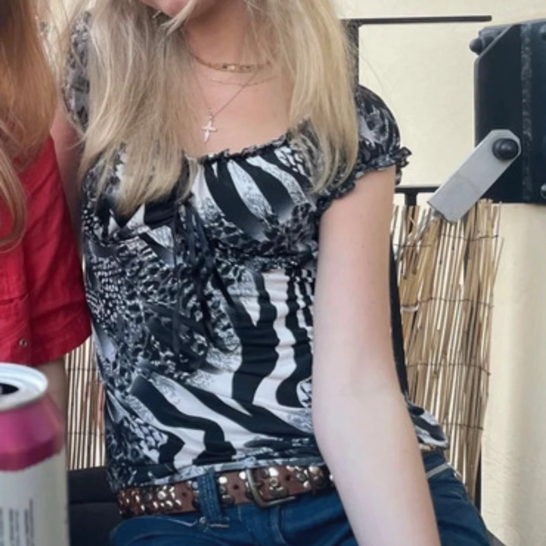 Svartvit zebra-mönstrad blus med snörning - 1