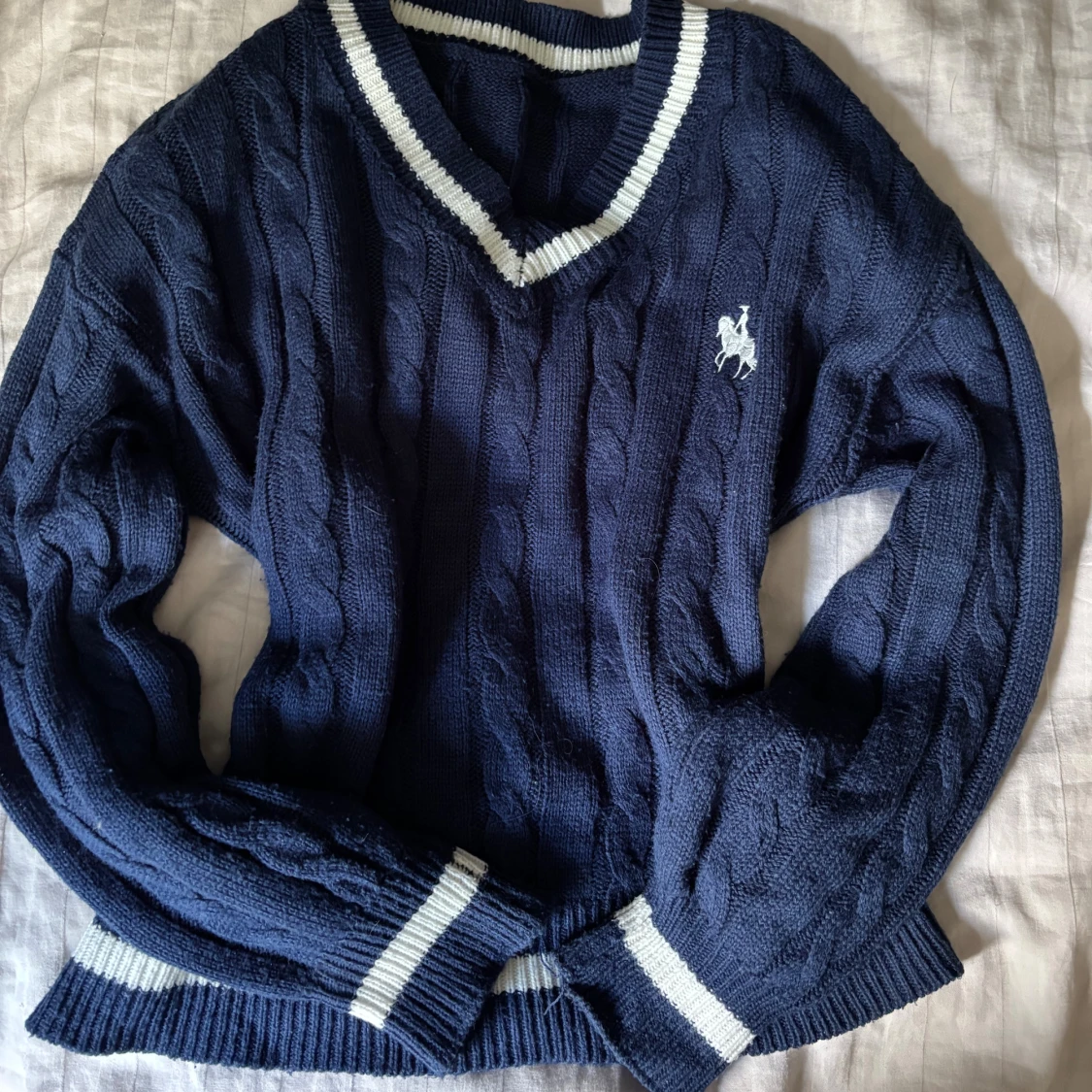 Marinblå kabelstickad tröja från SHEIN - 1