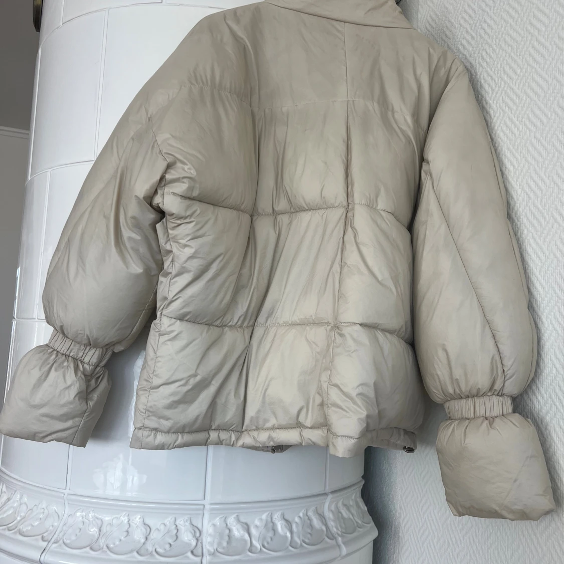 Beige pufferjacka från NA-KD - 1