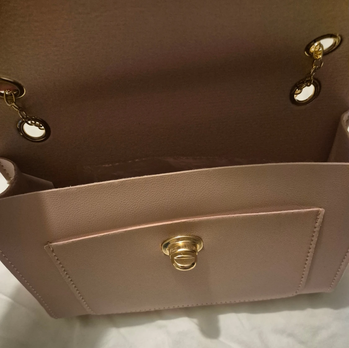 Ljusrosa axelväska med guldkedja - 2