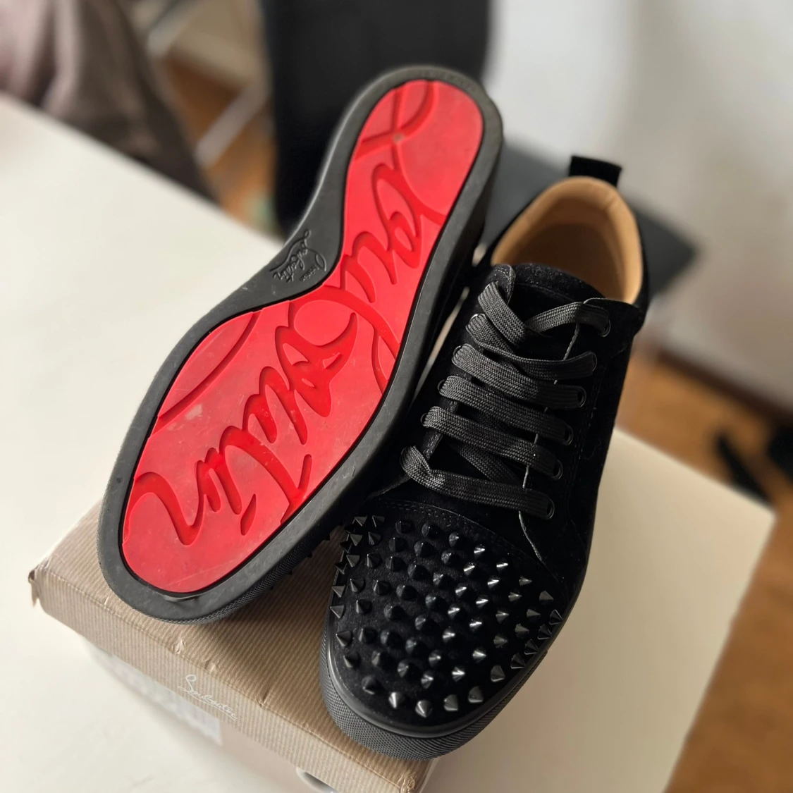 Christian Louboutin svarta sneakers med nitar - 1