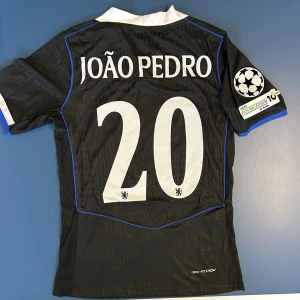 João Pedro Chelsea Fotbollströja  - Helt ny João Pedro Chelsea Fotbollströja. Finns i storlek S och M