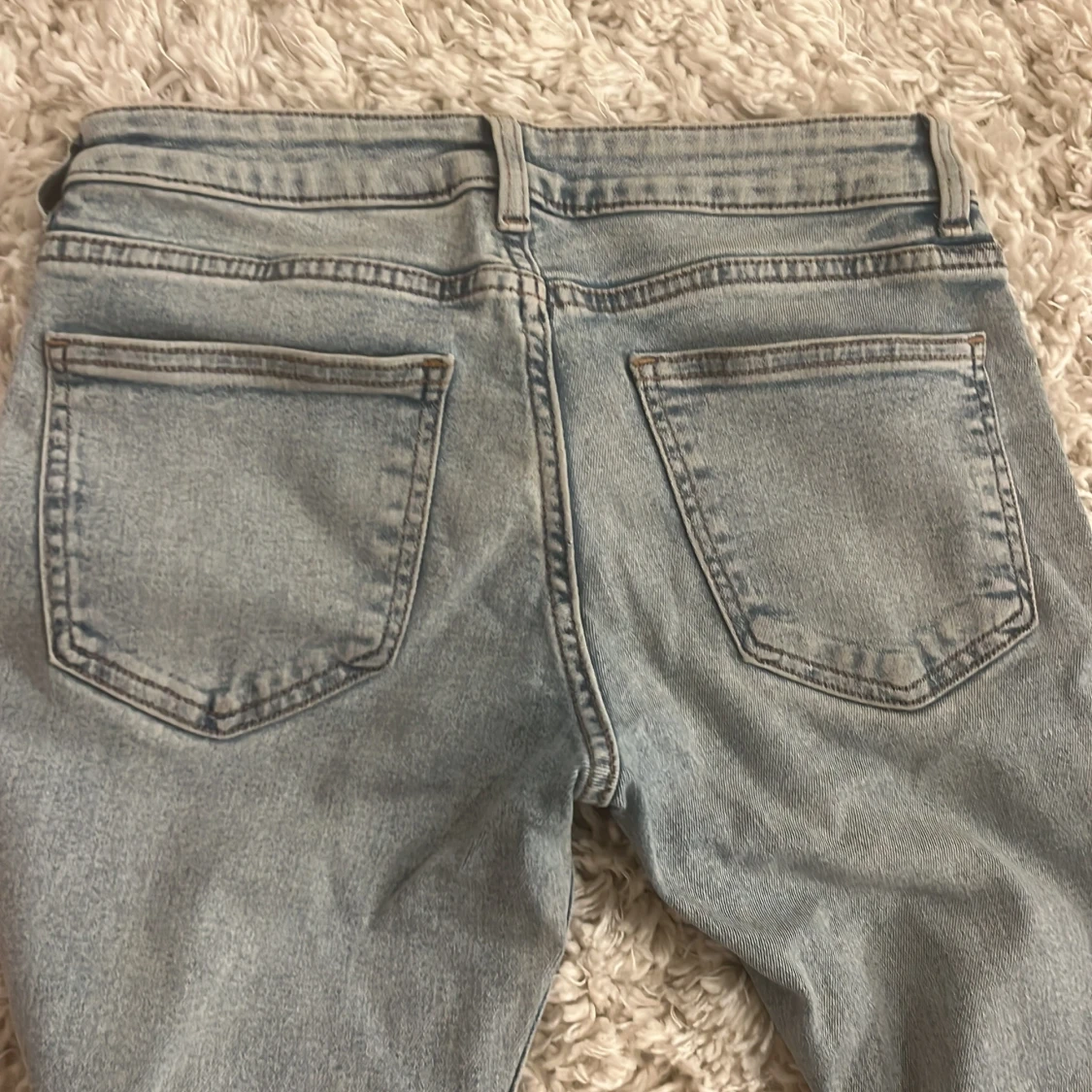 Ljusblå bootcut jeans - 2