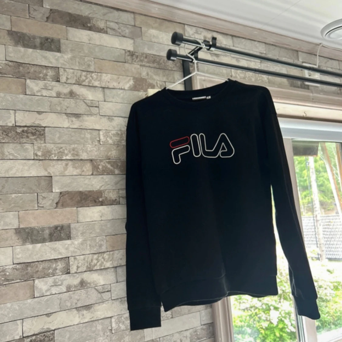 Svart sweatshirt från FILA med logga
