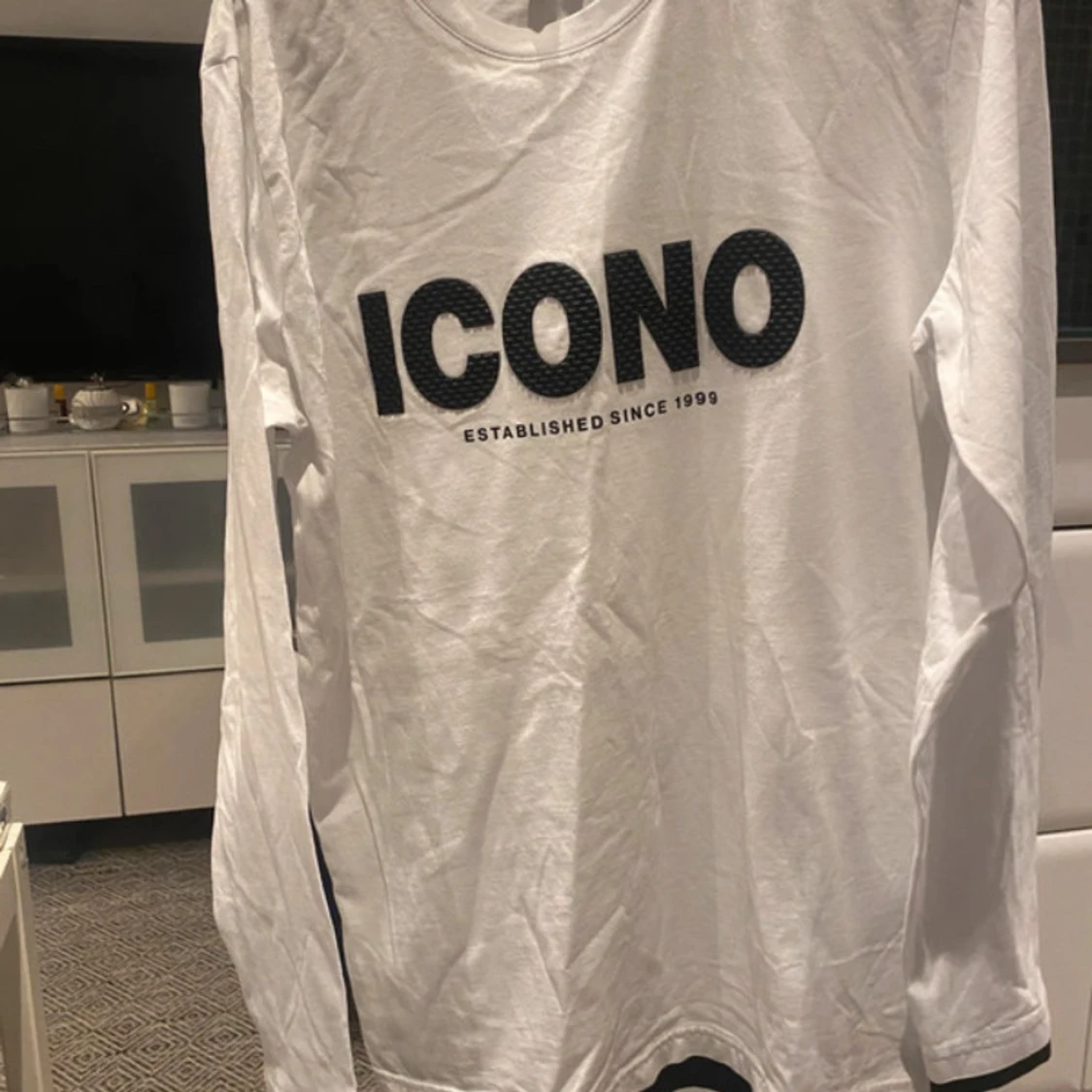 Vit långärmad tröja från ICONO