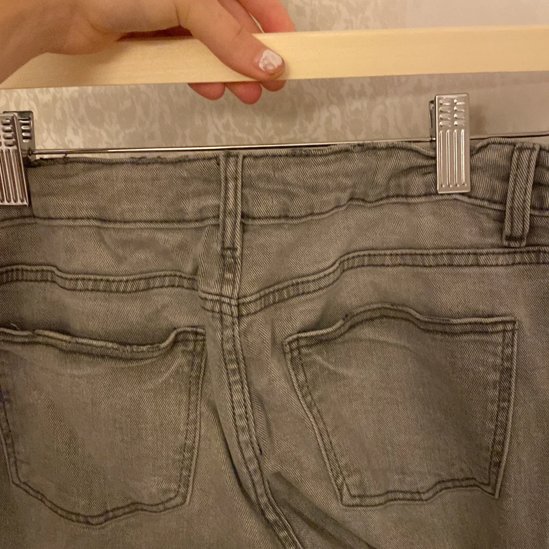 Gråa jeansbyxor från Gina Tricot - 1