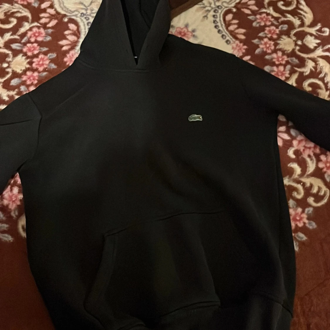 Svart hoodie från Lacoste