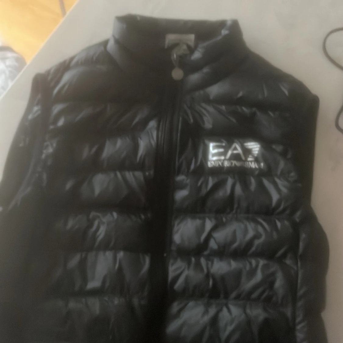 Svart dunväst från EA7 Emporio Armani