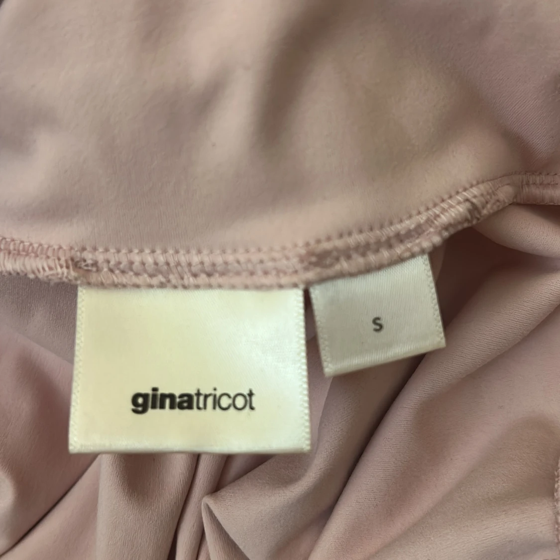 Ljusrosa yogasett från Gina Tricot - 2