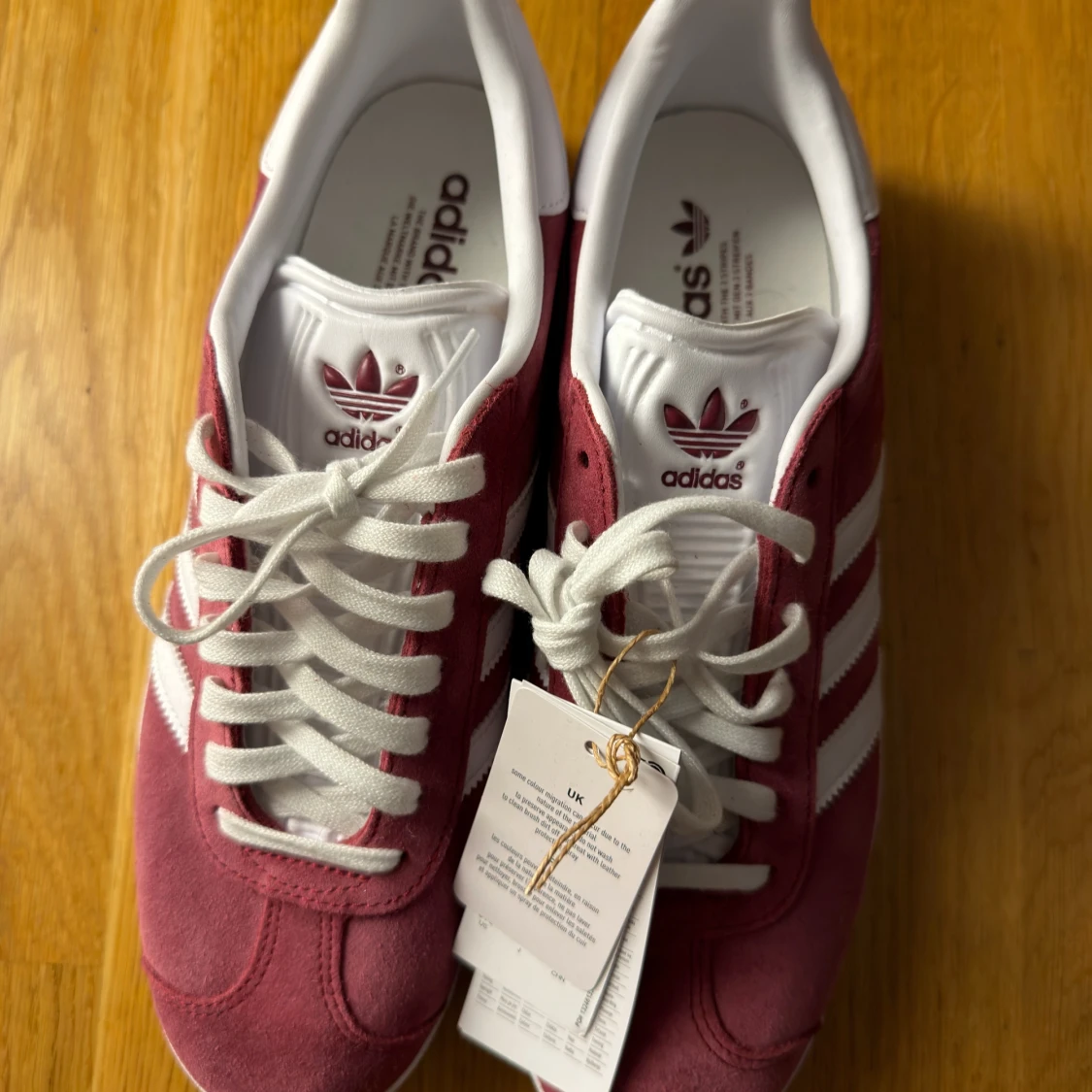 Adidas Gazelle vinröda sneakers