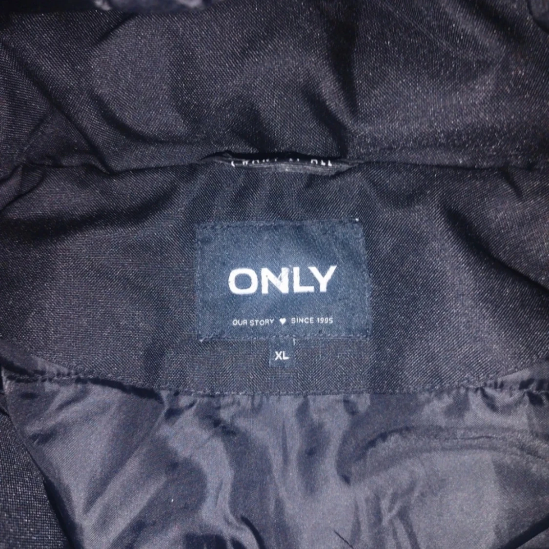 Svart parkajacka med fuskpäls från ONLY - 1