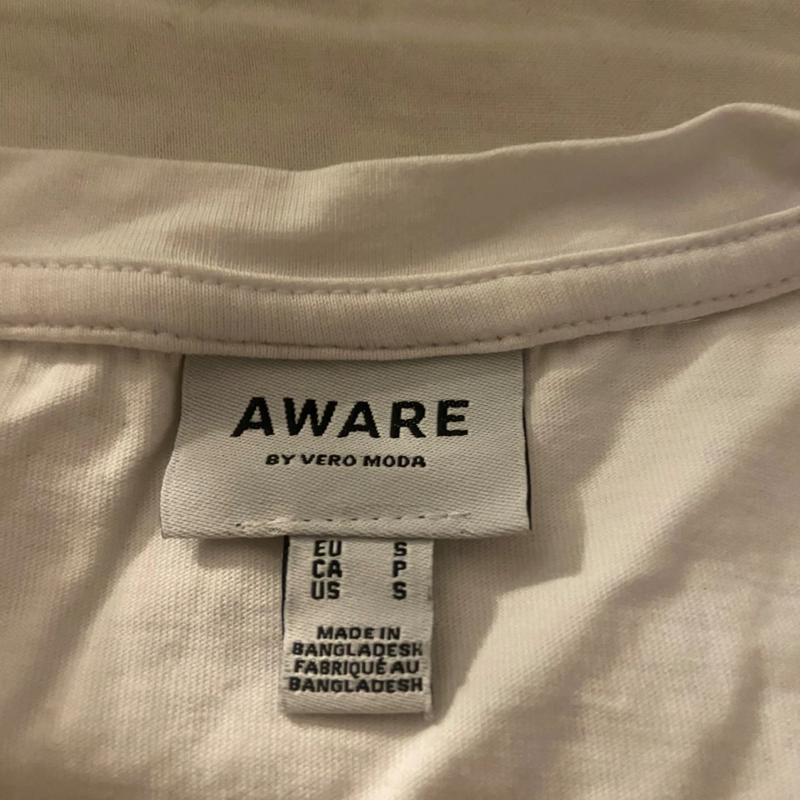 Vit t-shirt från Aware by Vero Moda - 2