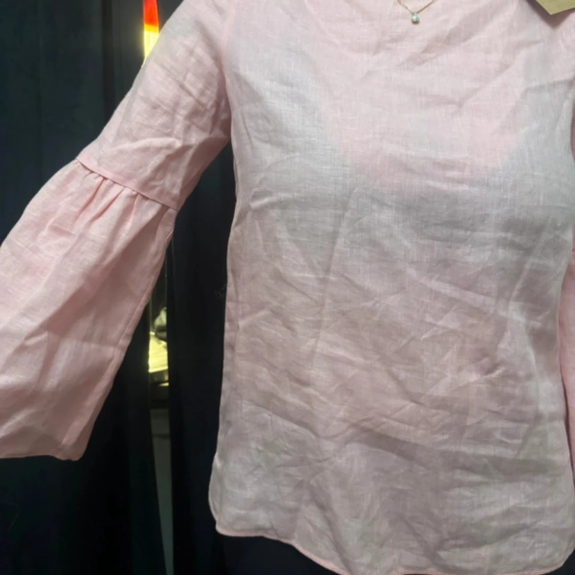 Ljusrosa blus i linne med vida ärmar - 1