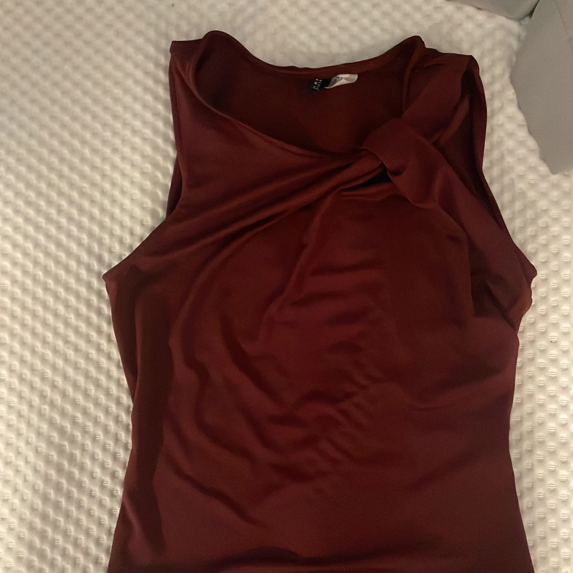 Vinröd omlott linnetopp från H&M Divided