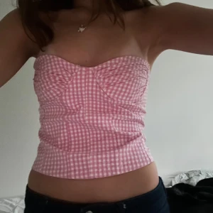 Korsettopp - Såå trendig & snygg topp från zara!! 😍😍🩷🩷
