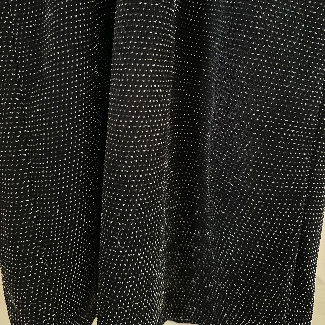Glittrig svart kortklänning Chiquelle XS - 4