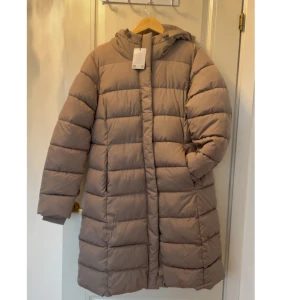 Jacka  - Helt ny med prislapp