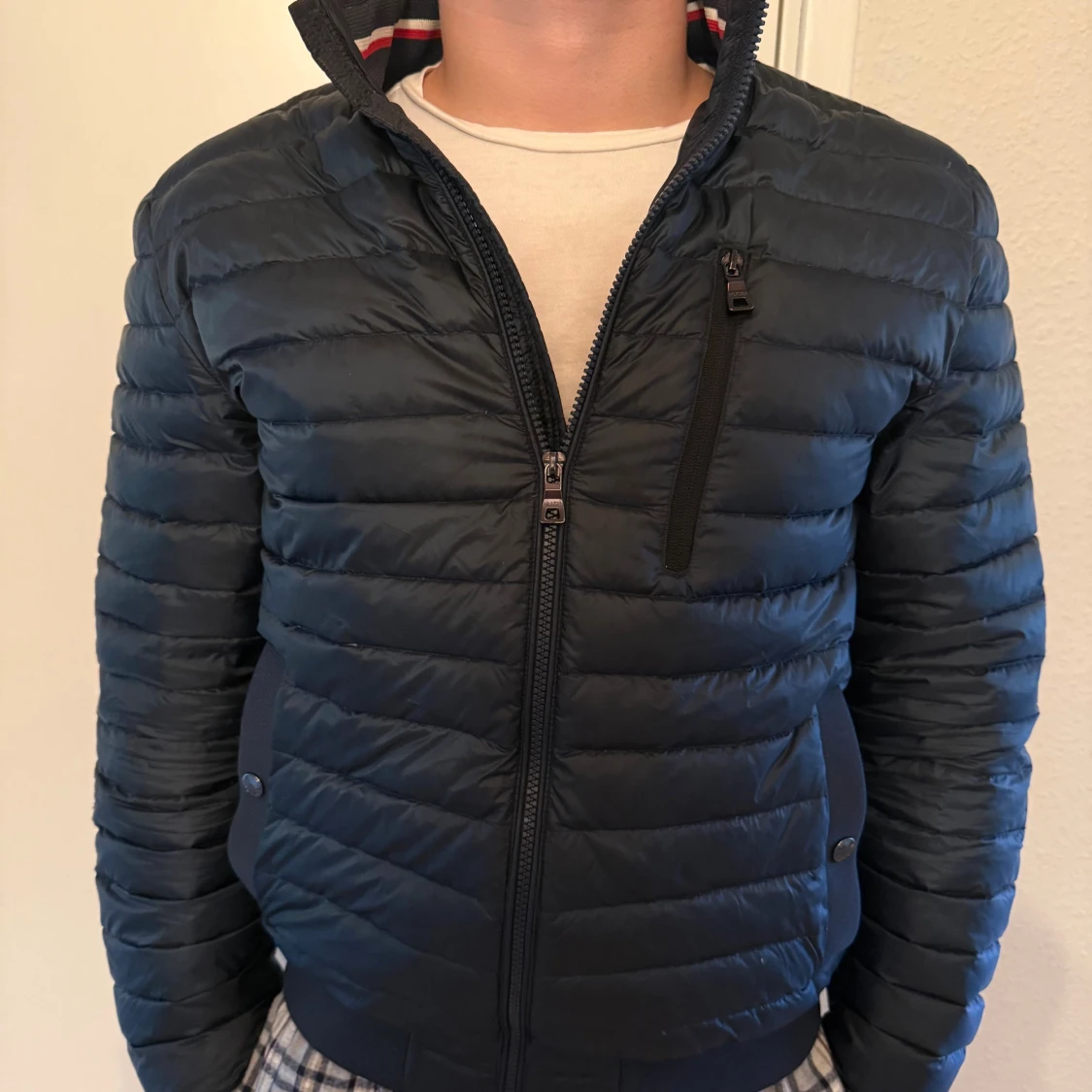 Mörkblå dunjacka från Tommy Hilfiger - 2