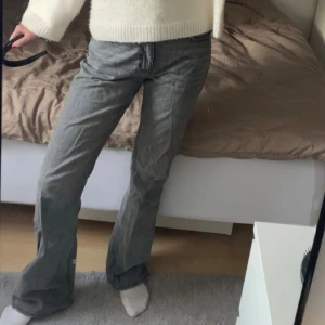 Straight Jeans - Raka jeans från Gina. Har klippt bort lappen men de är storlek 38, passar mig som brukar ha S/M ⭐️