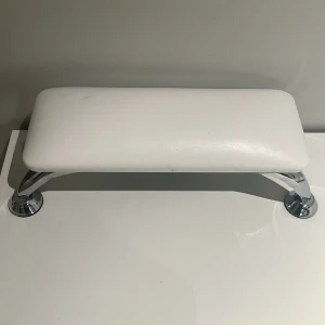 Armstöd  - Armstöd för manikyr. Säljer pga jag köpt en annnan